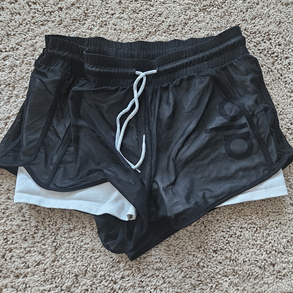 Alo mesh layer Ambiance shorts size medium